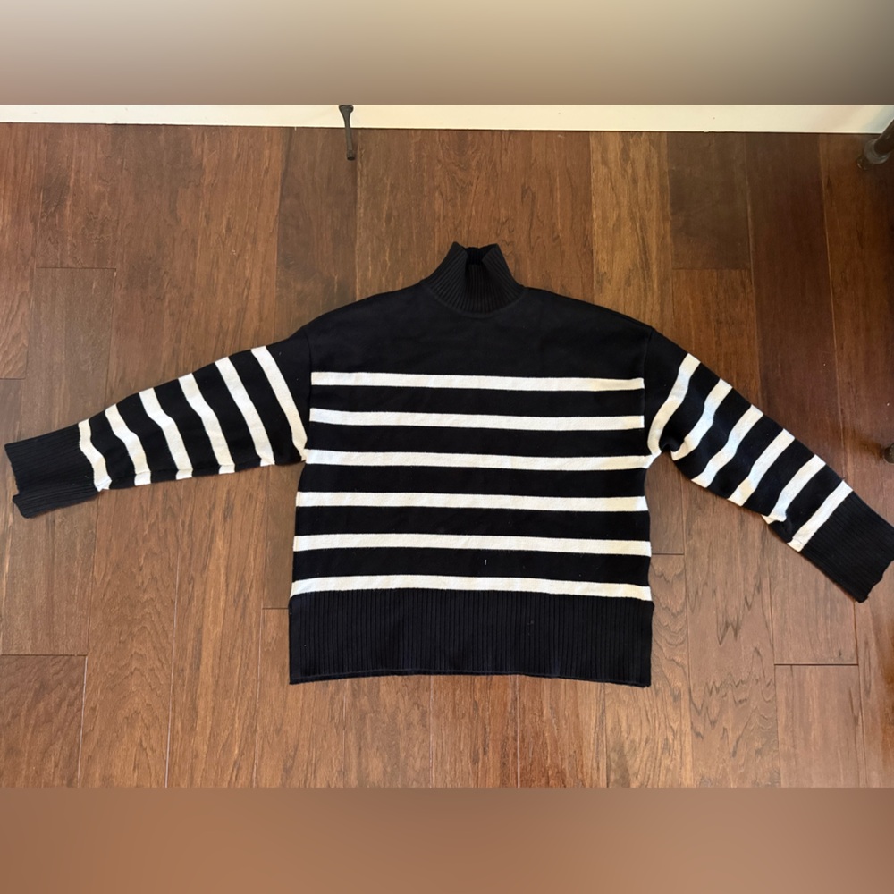 Zara Charcoal and White Knit Top